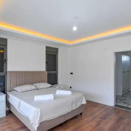 Antalya Luxury 1 * באלאק